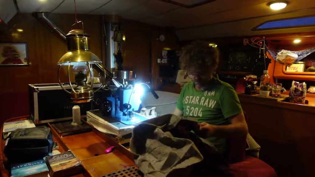 Kapel & canvas-reparationer i Stardust eller er sittbrunn/salong – långseglarsnack ingår.